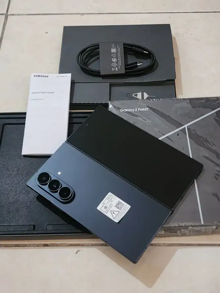 Samsung Z Fold 7 5G 12/512Gb, warna Jet Black SEIN, kondisi 99% Mulus