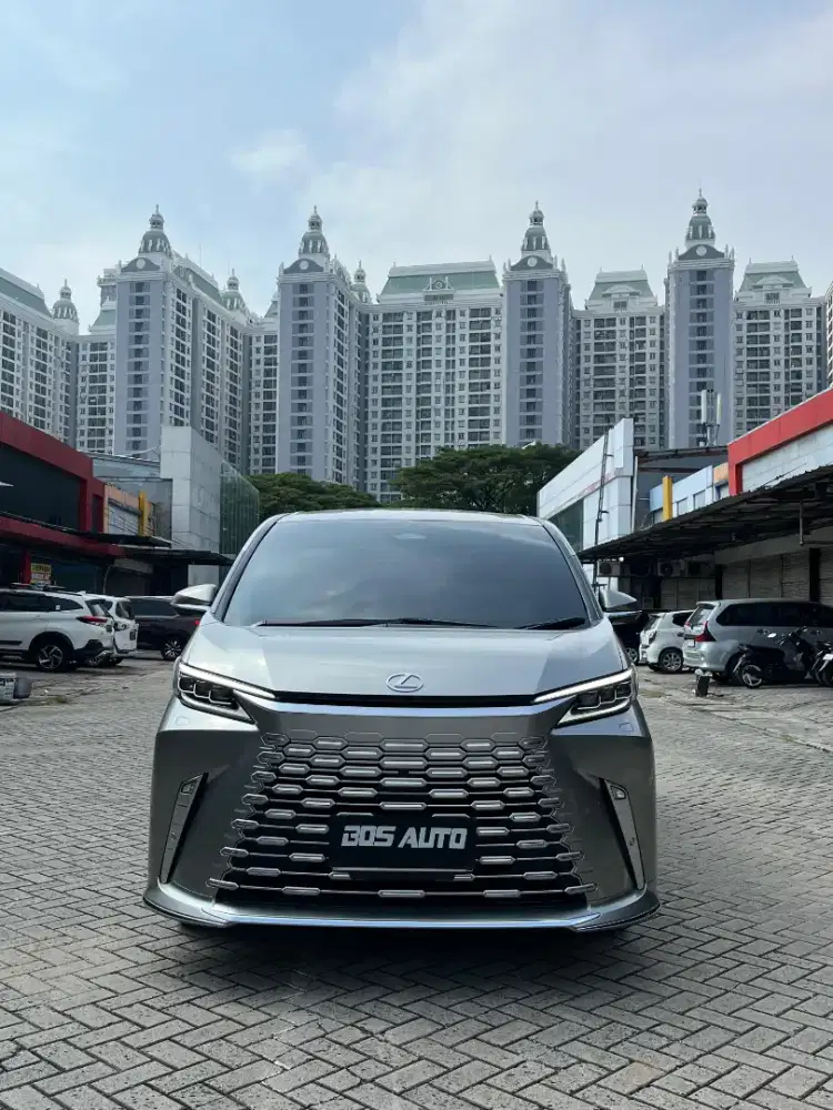 Lexus LM 250 H Facelift  2025