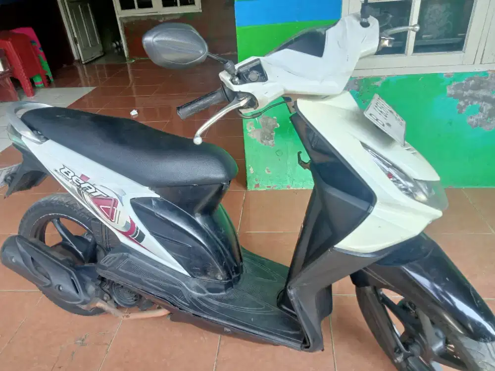 Honda beat putih 2010