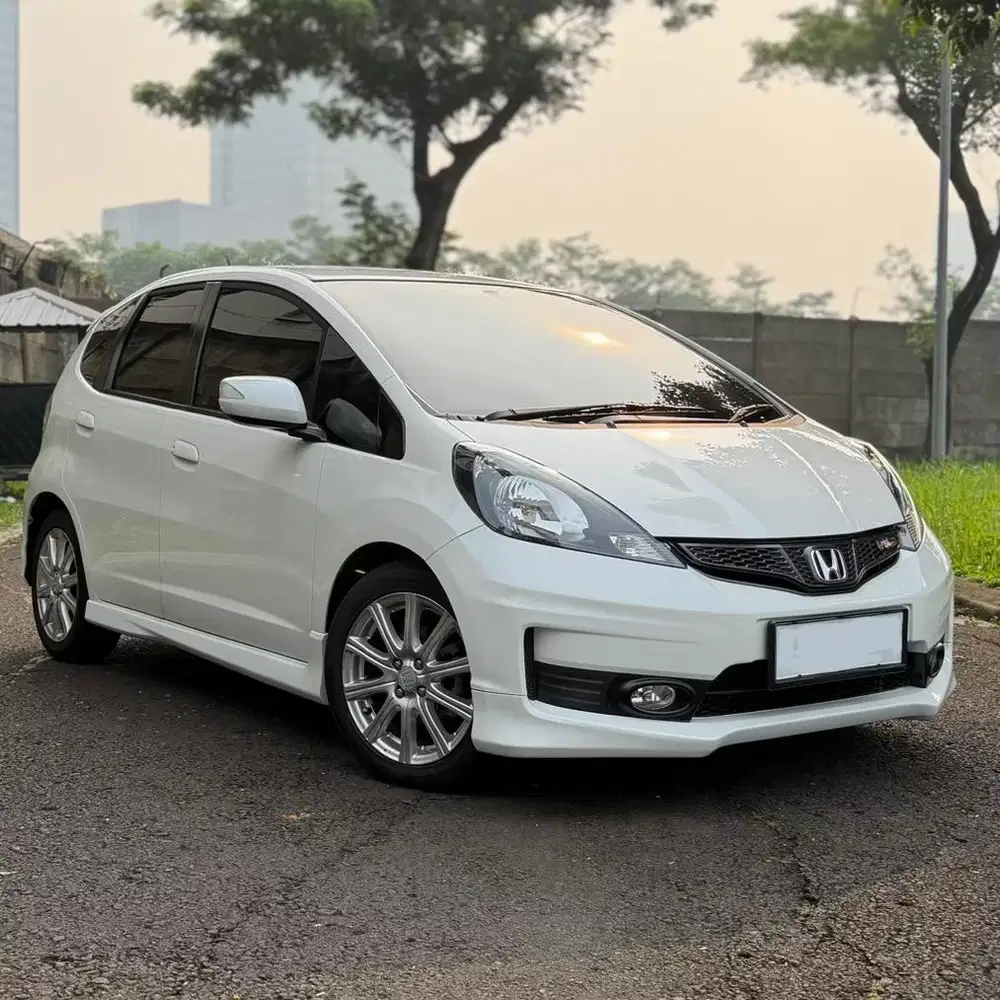 Low KM 40ribuan Honda Jazz RS 1.5 GE8 2013 MMC Siap Pakai