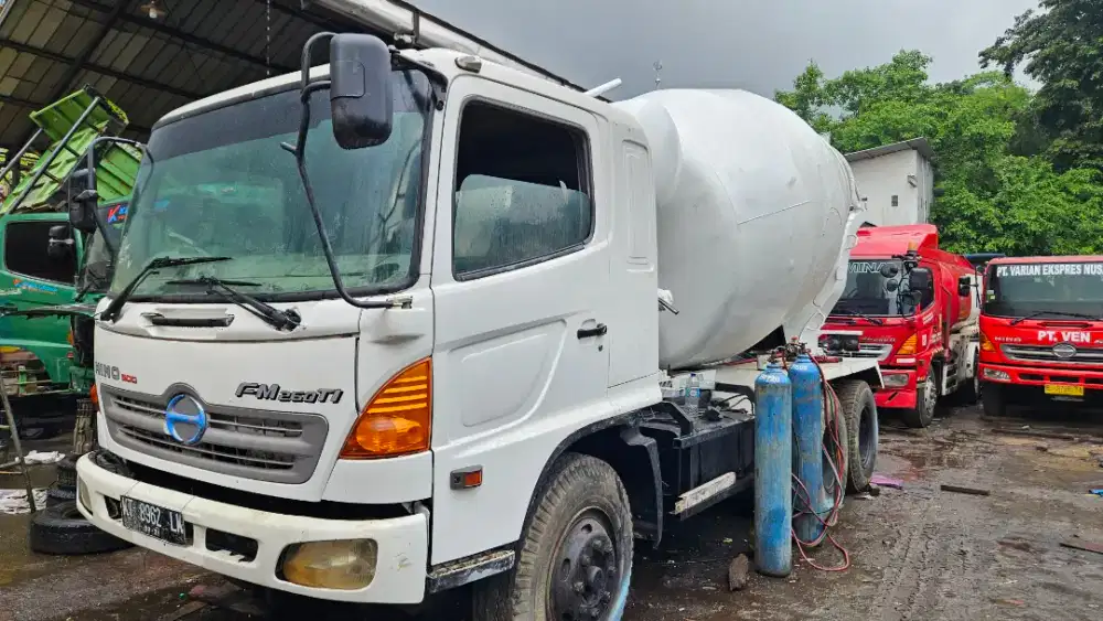 Hino Fm 260 JM ranger 500 tipe 6x4 tronton tahun 2012 mixer 7 kubik