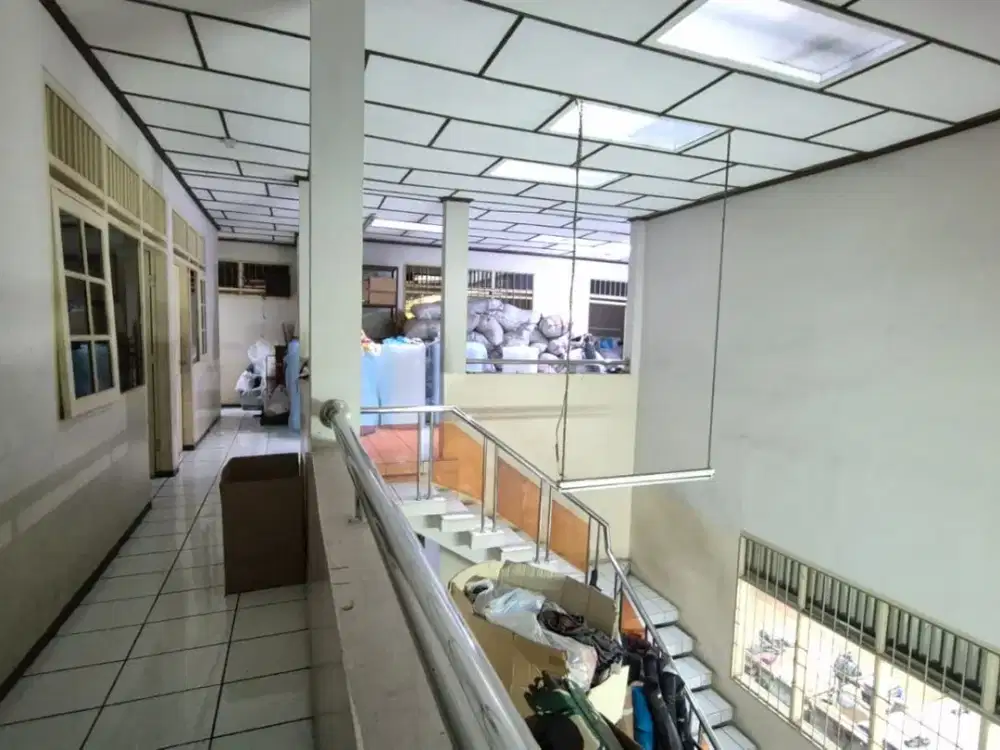 Dijual Rumah Luas Bisa Untuk Ruang Usaha di Jalan Utama Kopo Permai