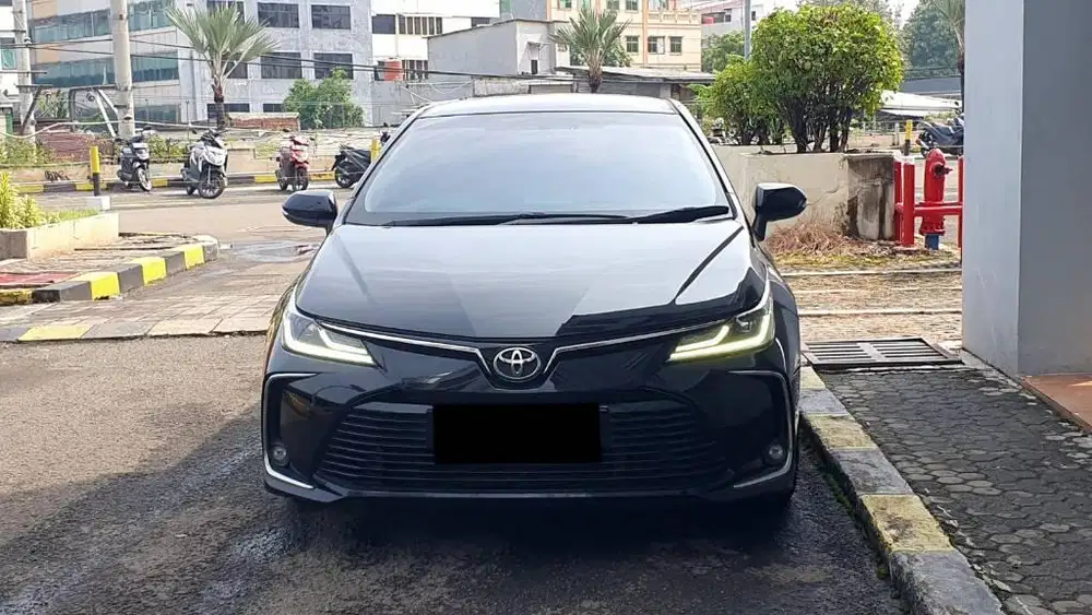 Toyota Corolla Altis 1.8 V AT 2021 Hitam Low Km Antikk