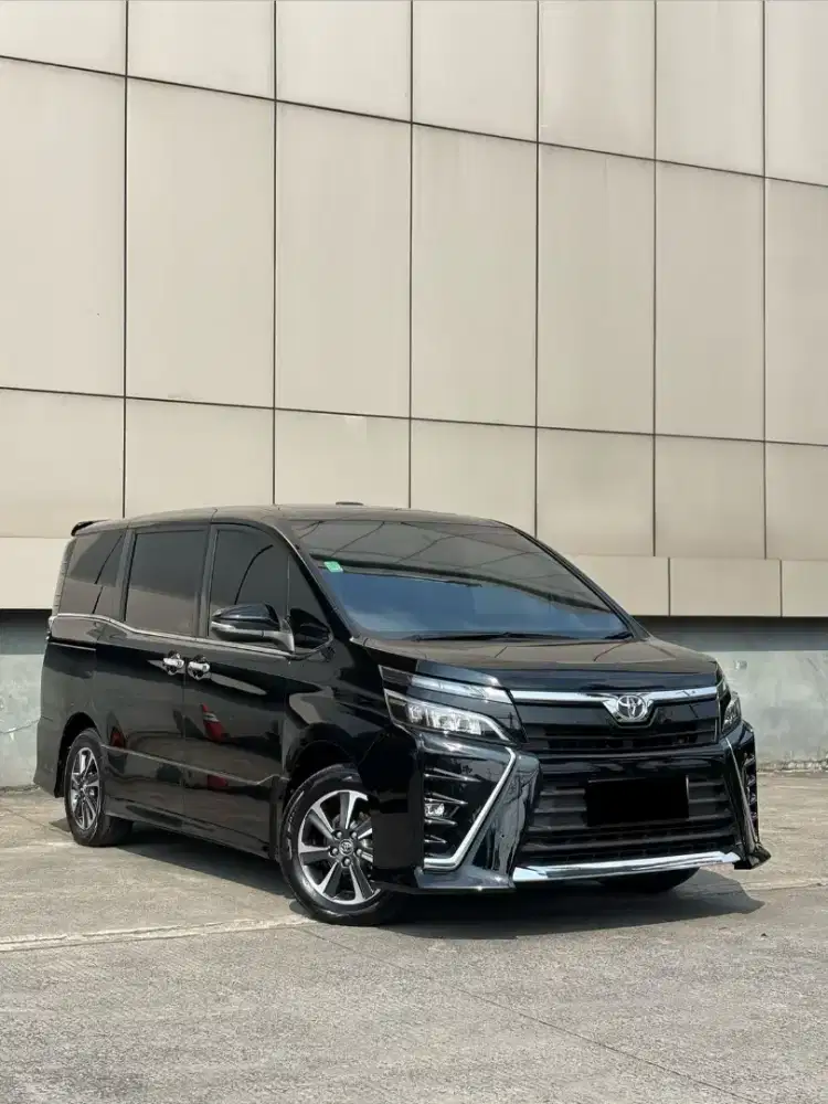 {Cash} Toyota Voxy 2018