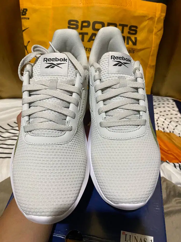 sepatu reebok running new