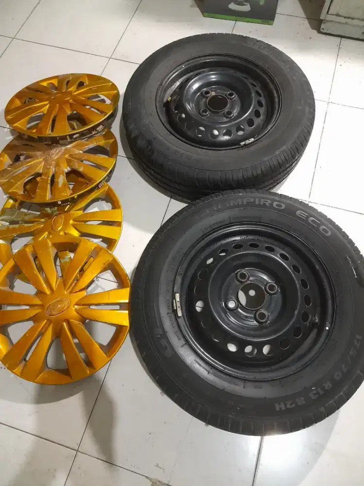 Jual 2 pcs velek + ban GT Champiro 175/70 R13 + 4 pcs Dop 13
