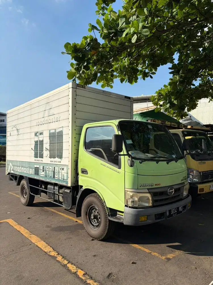 Hino box long engkel 2012