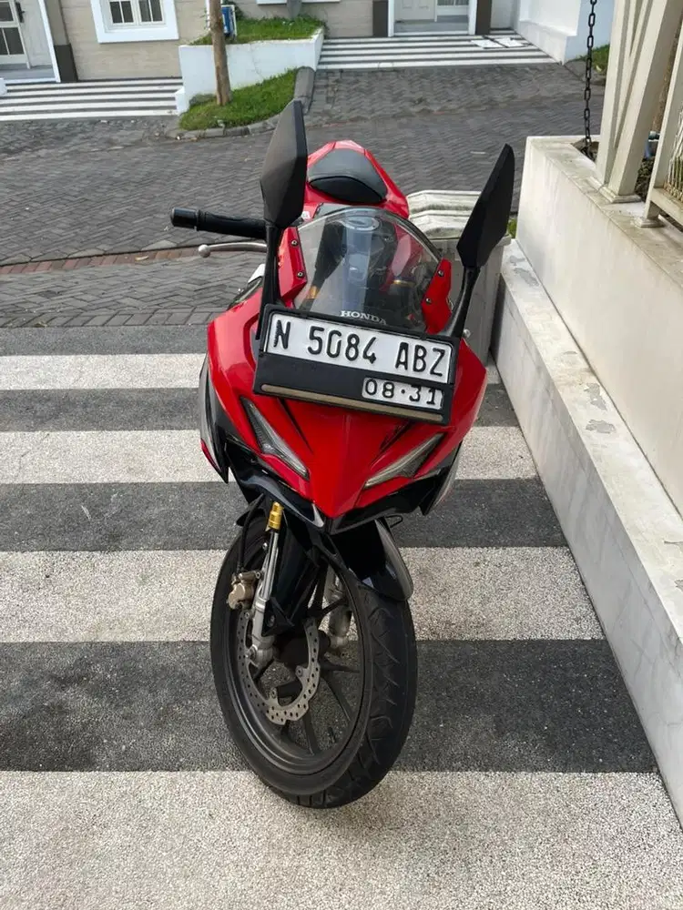 Di jual cbr 2021 plat N malang kota atas nama sendiri
