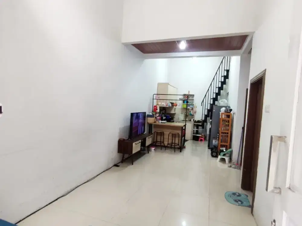 Dijual rumah kesayangan 2 lantai di perumahan pinus regency cluster garden villas di jalan utama soekarno hatta, Kota Bandung
