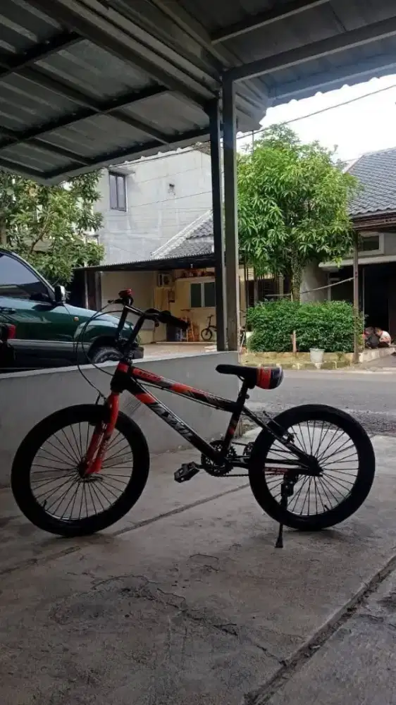 Sepeda BMX Axxils sz 20