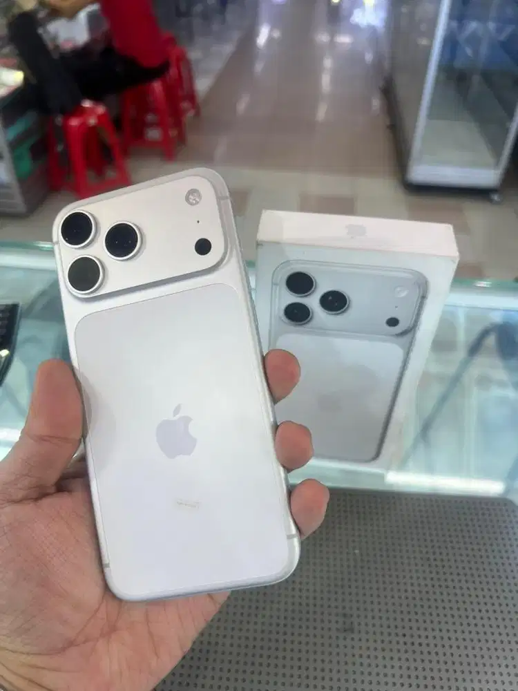 IPHONE 17 PROMAX 512 GB (SILVER) Like New