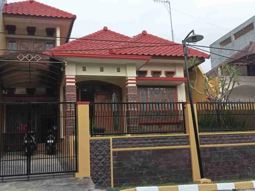DIJUAL RUMAH SIAP HUNI 2 LANTAI LOKASI PUNCAK DIENG MALANG