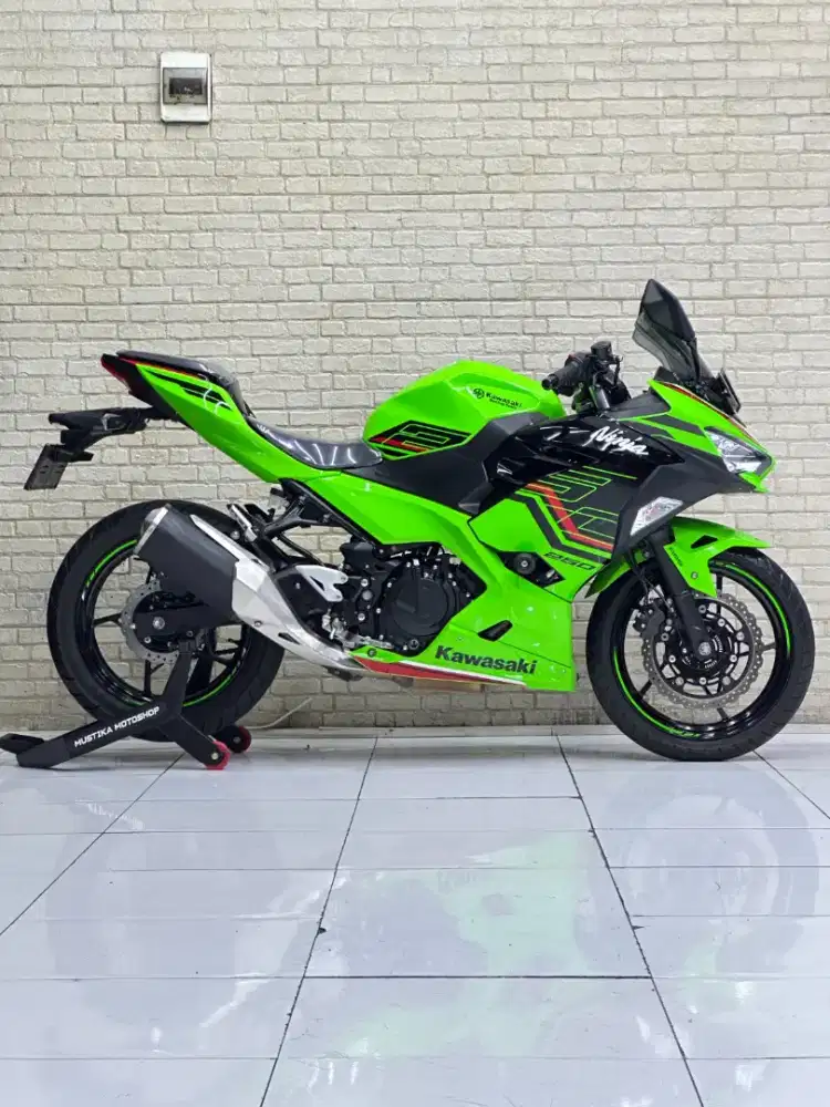 ODO 5 RIBU! Kawasaki Ninja 250 FI ABS Keyless 2023 - Wulan Mustika