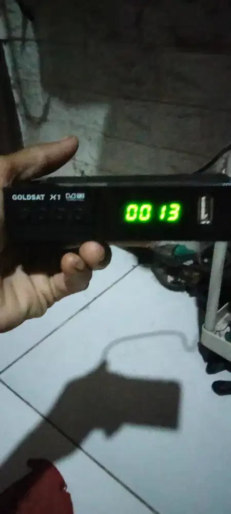Ijin jual set box merk Goldsat kondisi masih bagus dan jernih
