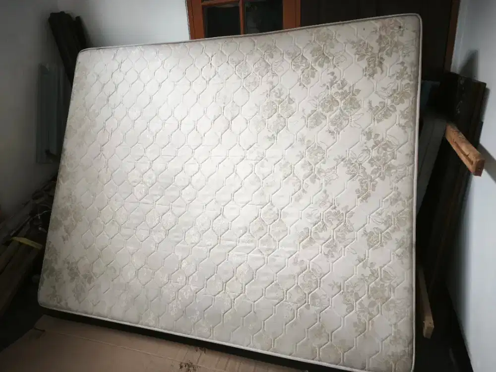 Murah msh bisa nego pula..! Divan/alas springbed 180x200 plus sandaran