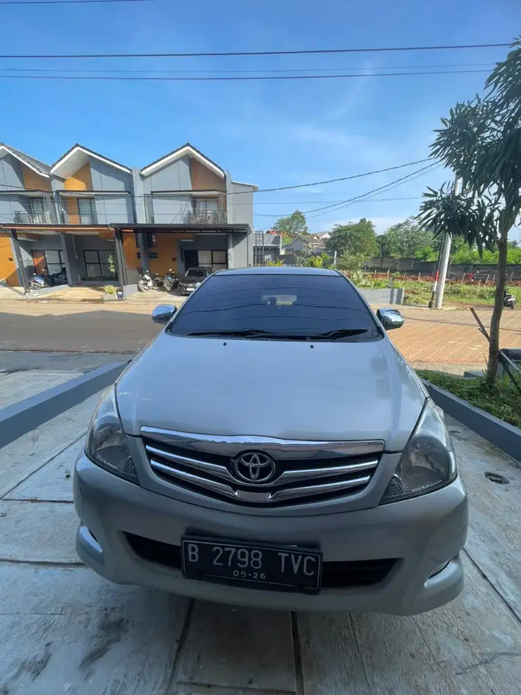 Toyota Kijang Innova 2010 Bensin