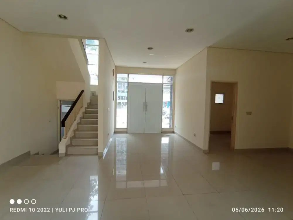 Rumah Golf Lake Boulevard Harga Menarik, Cocok untuk Di-Upgrade