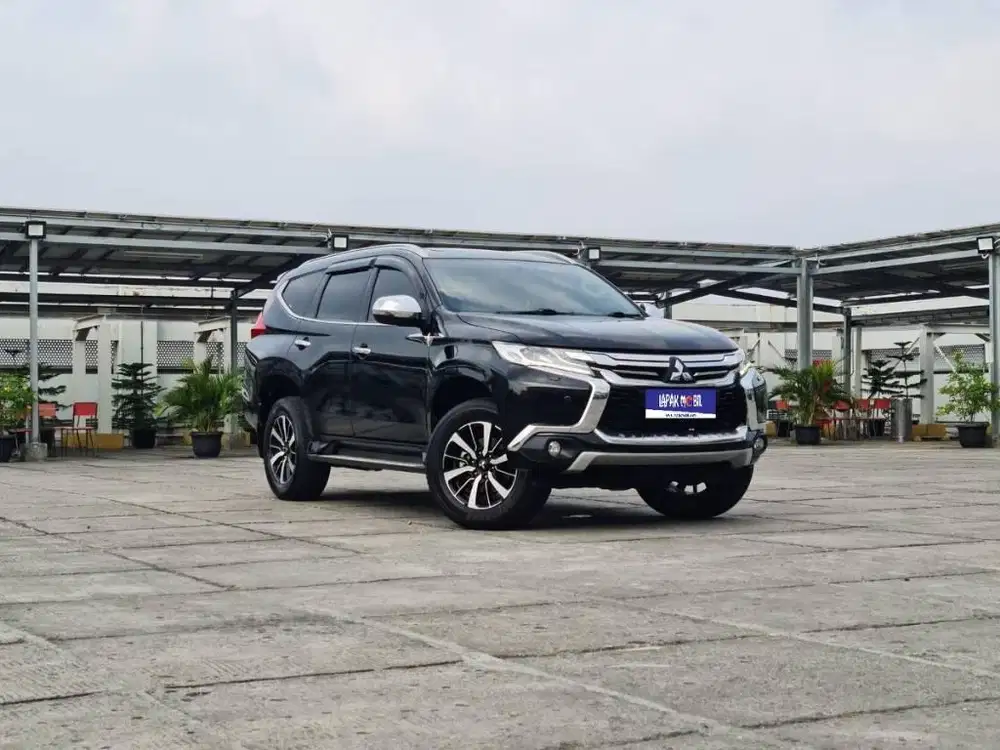 Mitsubishi Pajero Sport Dakar 4x2 Diesel 2.4 AT 2018 Hitam KM 49RB
