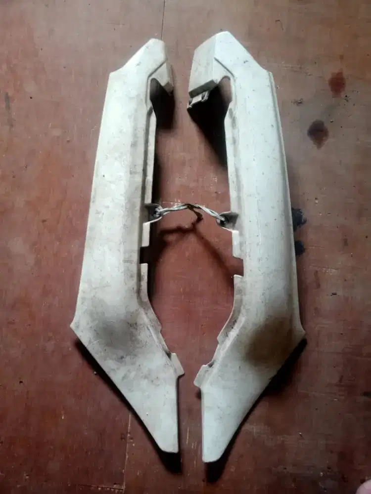 bodi belakang Suzuki gs500 orisinil