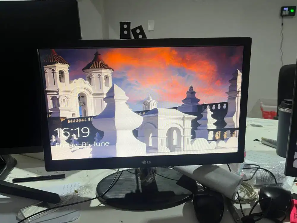Monitor LG 19M38A-B LED – Normal Mulus Siap Pakai