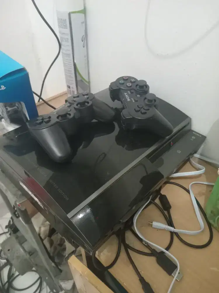 PS 3 FAT KELENGKAPAN DI DESK