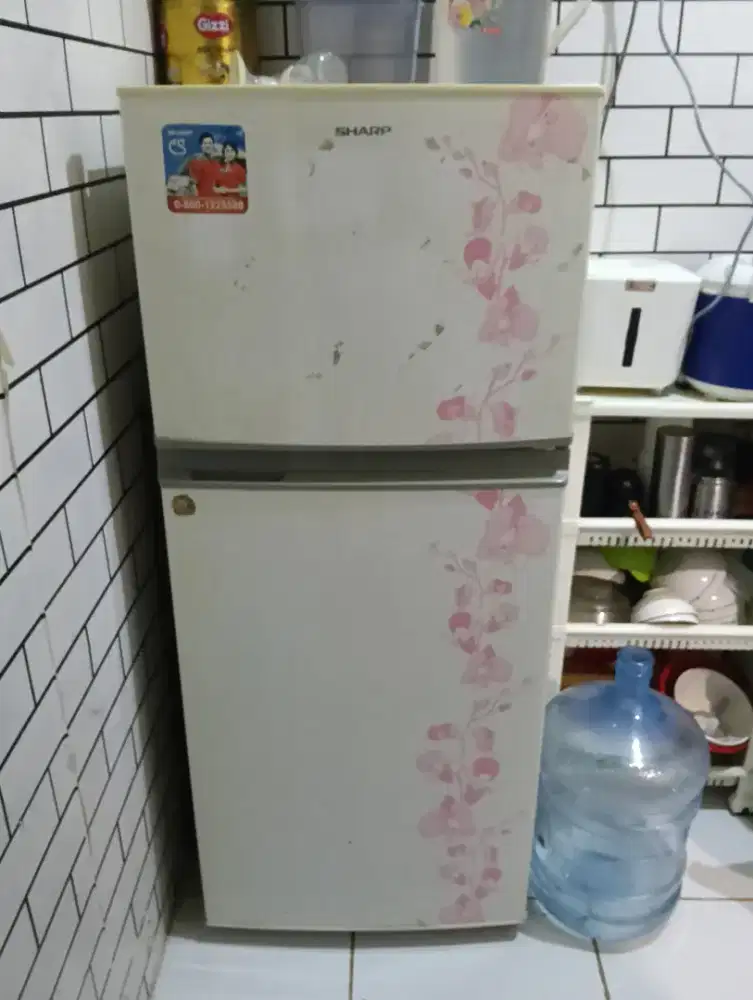 Dijual kulkas sharp
