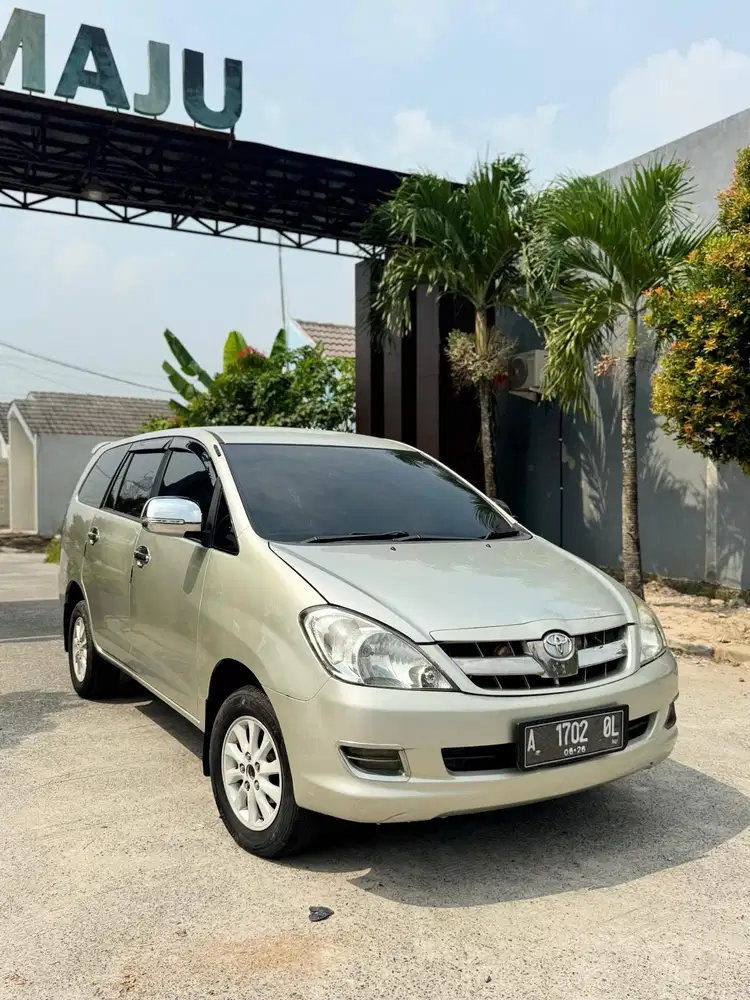 Toyota Kijang Innova 2011 Bensin