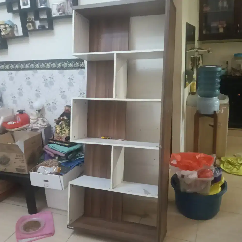 Rak buku minimalis nego