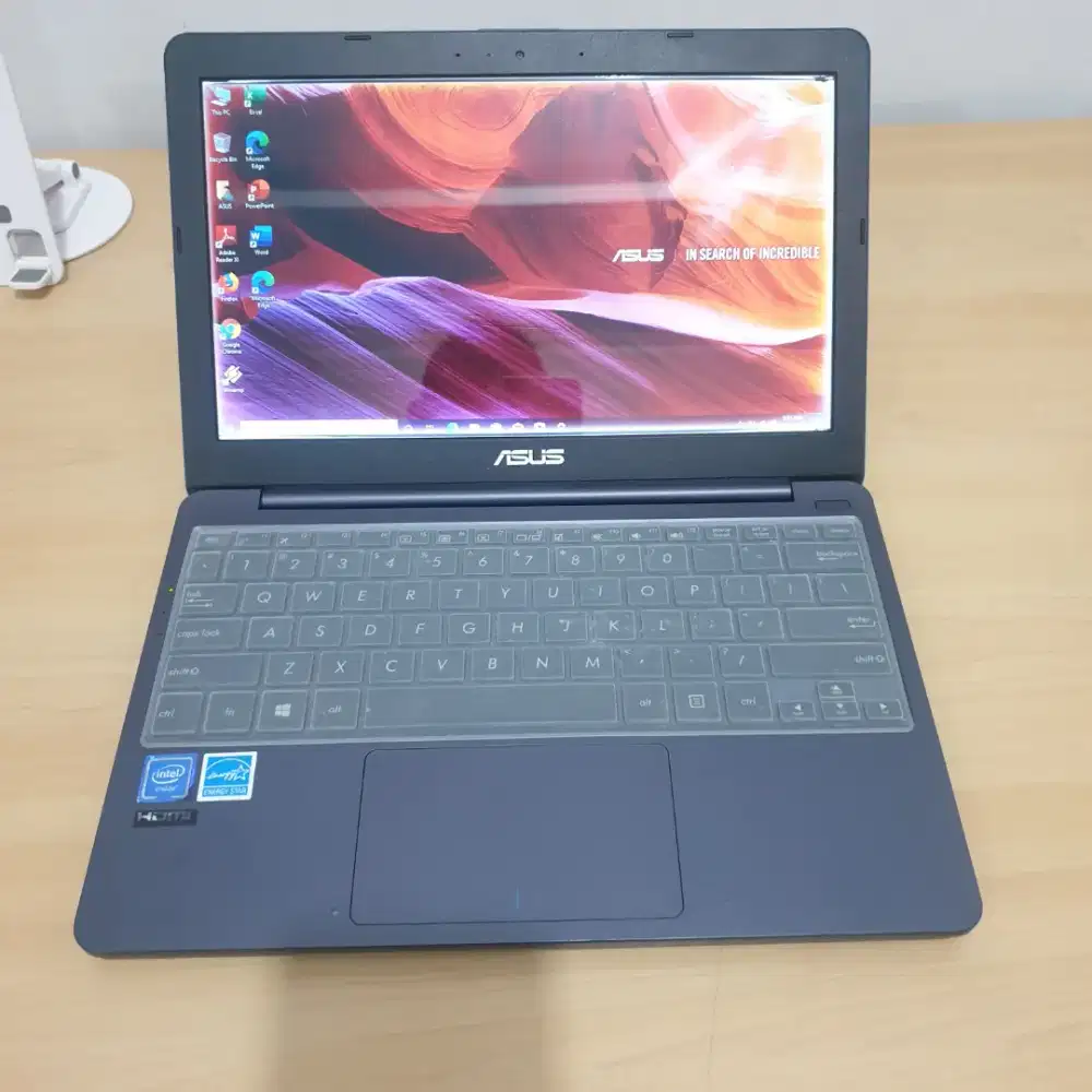 ASUS VIVOBOOK E203MAH - N4000 - UHD 600 -.4GB - 500GB