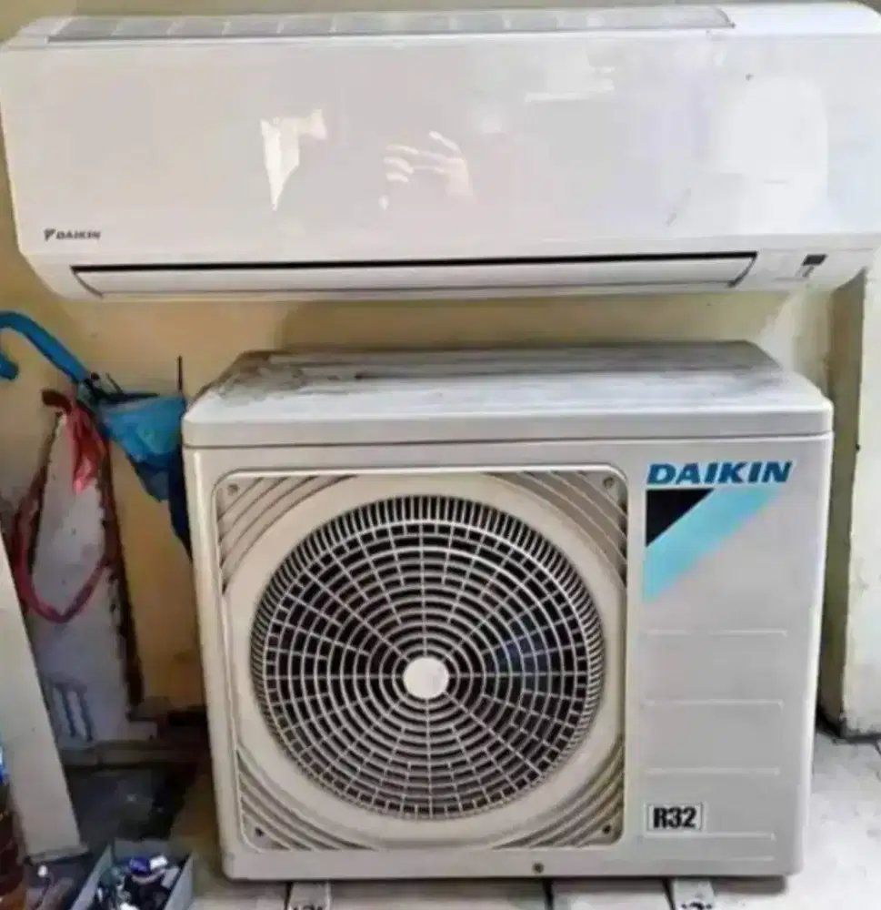 Jual ac daikin 3/4 pk r32  lowwat 350 watt kondisi 95% ori semua