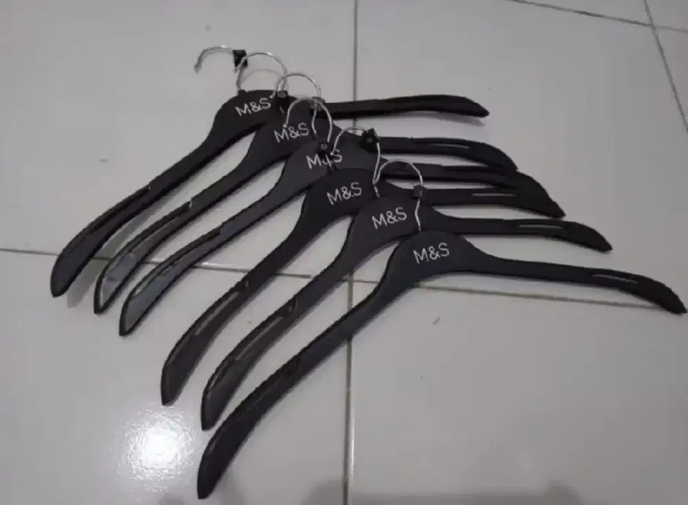 HANGER m&S isi 12