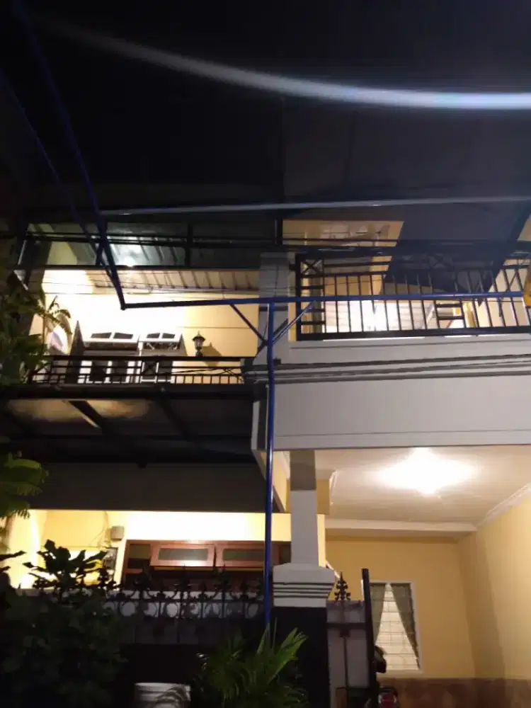 Rumah disewakan utk hunian keluarga / patungan mahasiswa