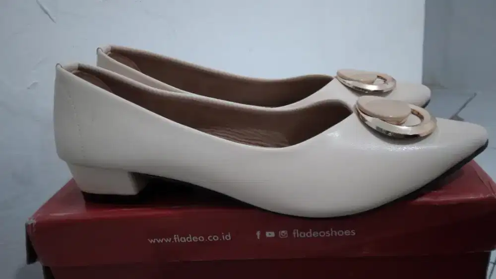 Sepatu kerja wanita fladeo
