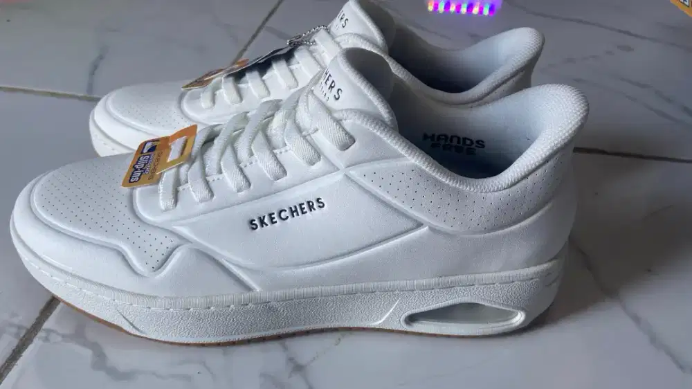 SKECHERS SLIP ON