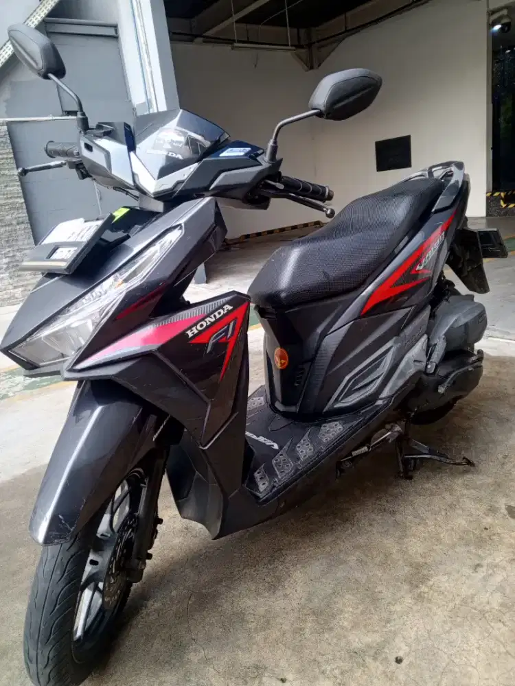 VARIO 125 WARNA HITAM