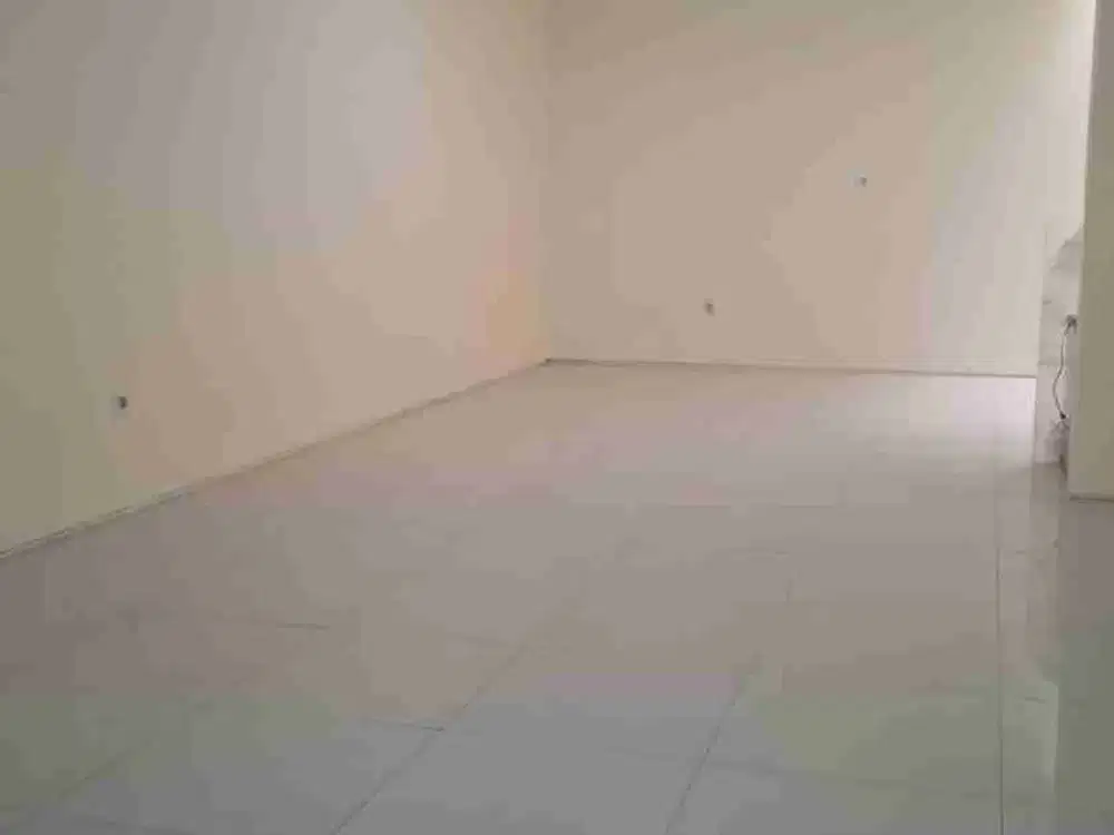 disewa rumah 2 lantai kamar ada 4 siap huni harga 200jt buat 2 thn di citra 7