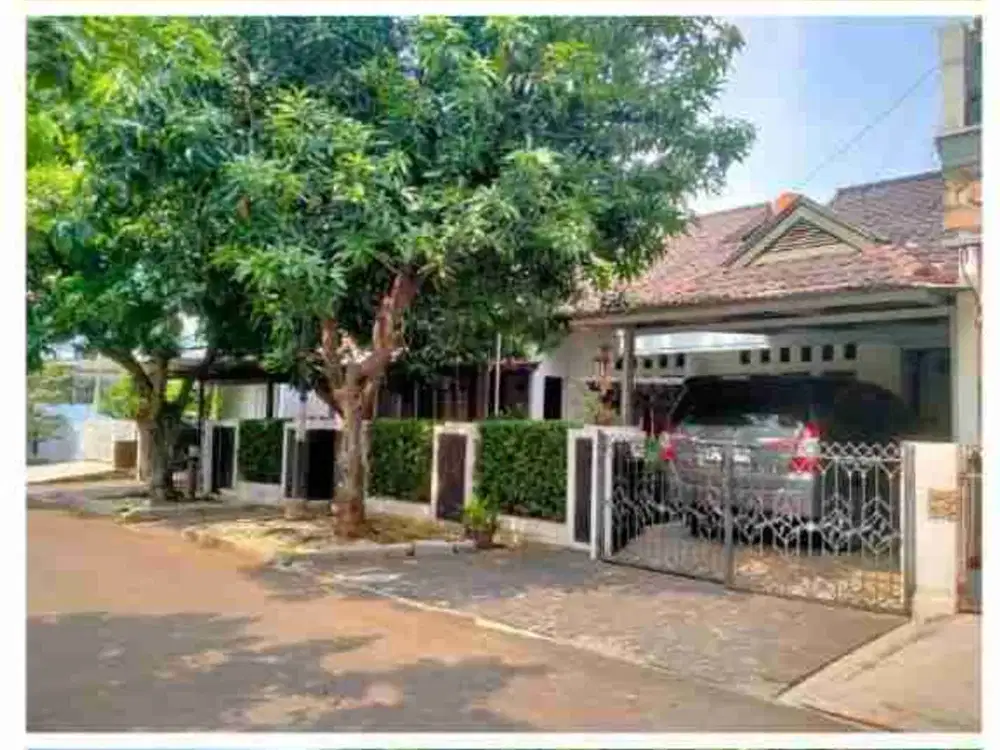 Dijual Rumah 2 Lantai Siap Huni dengan Halaman yang Luas Di Bintaro Permai, Tangsel