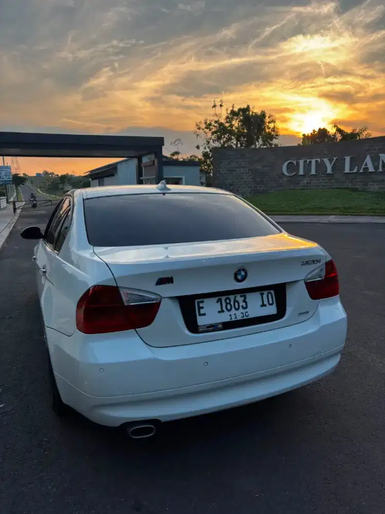 Sedan BMW  E320i
