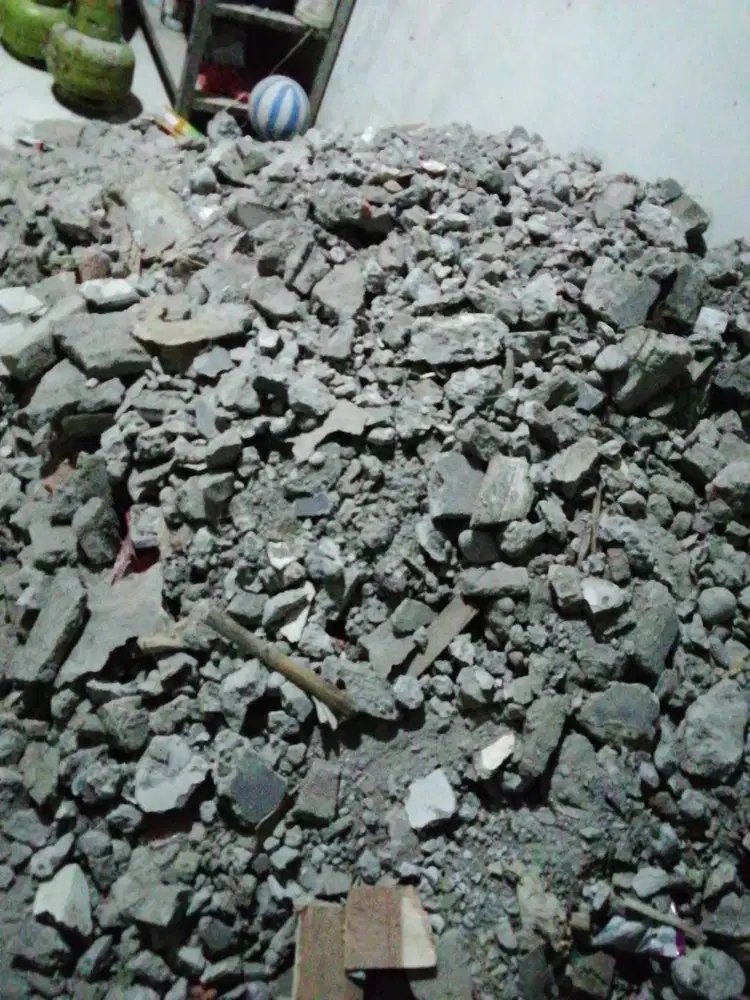 Puing  beton cor ambil gratis
