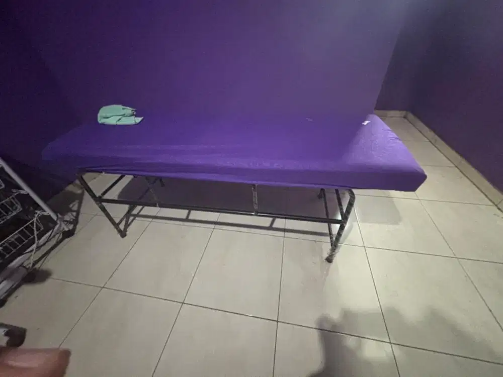 Tempat tidur facial