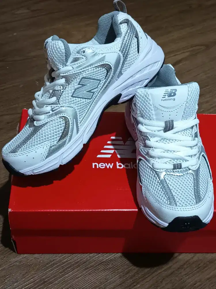 NB 530 White Silver Size 37
