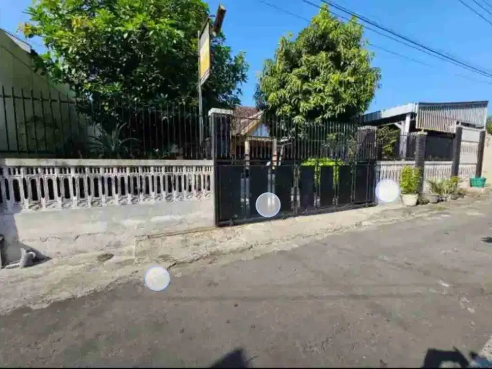 rumah luas nyaman buat Hunian dan usaha di Nusukan Banjarsari Solo