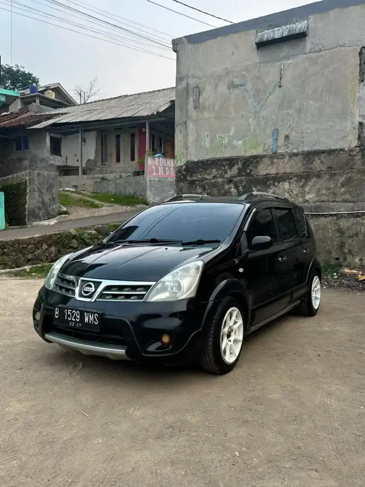 Mobil Nissan Grand Livina