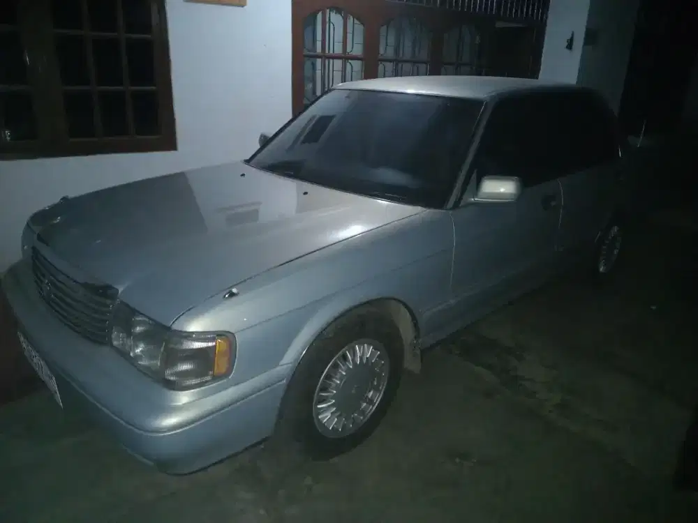 Jual Toyota Crown royale saloon 2.0 automatic