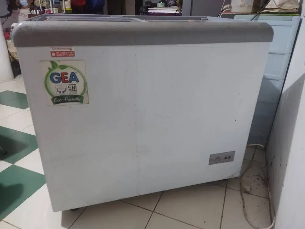SLIDING FLAT GLASS FREEZER GEA