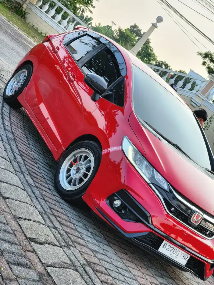 Jazz RS 1.5 CVT Tahun 2019 (BlackTop)