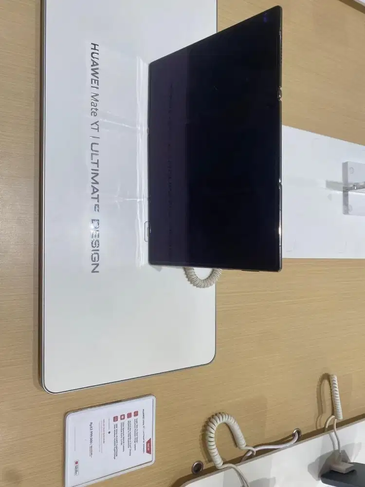 Huawei mate XT Ultimate design