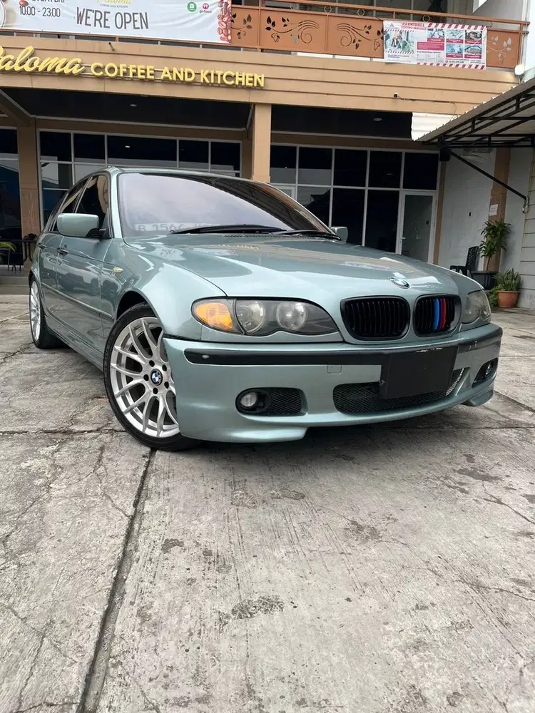BMW 318i 2002 Bensin