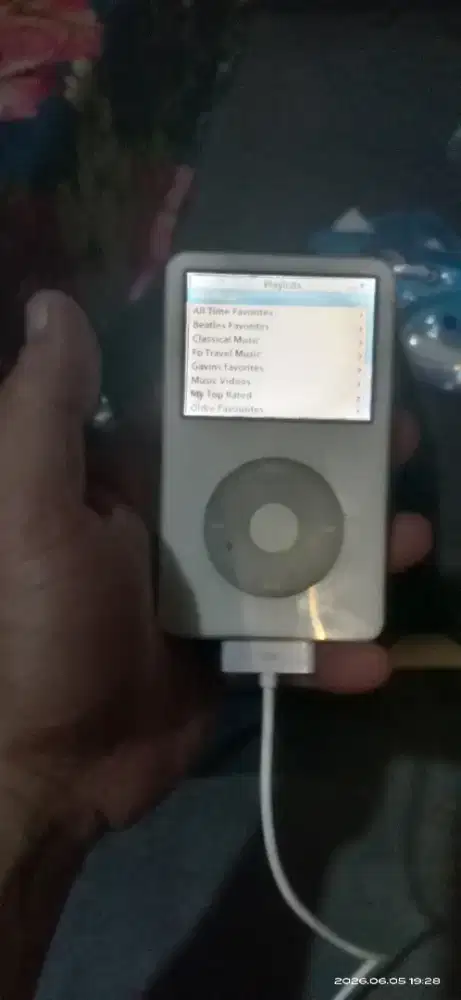 Ipod clasic 60gb minus baterai sama lcd agak kuning