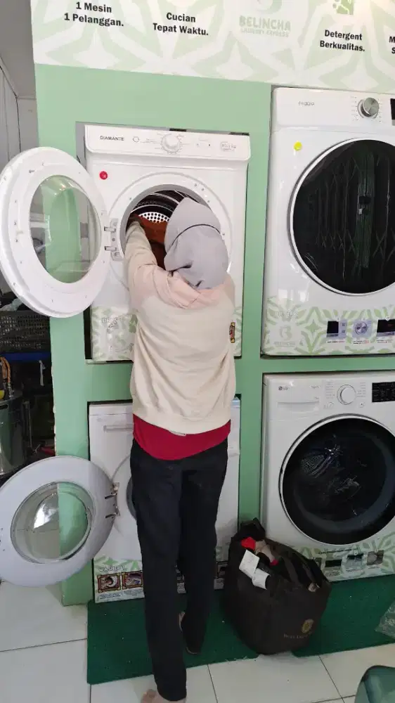LOWONGAN KERJA OPERATOR LAUNDRY
